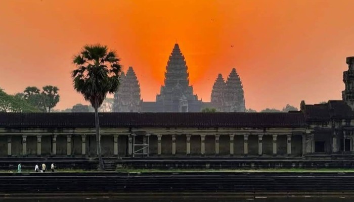2 days guided tour to Angkor in small group with sunrise